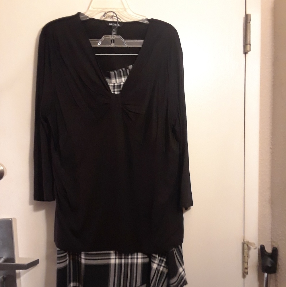 Below-the-knee skirt flared and shirt